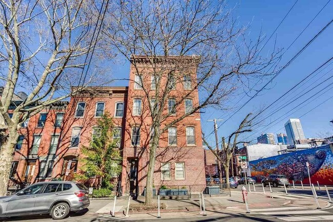 Building Photo - 580 Jersey Ave