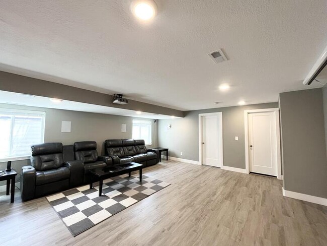 Building Photo - 9729 Fira Ln