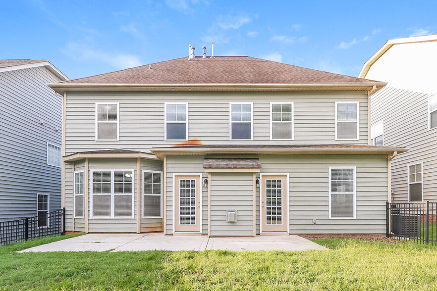 Building Photo - 8020 Whitehawk Hill Rd