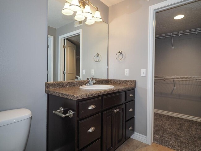 Building Photo - Beautiful Daybreak Condo
