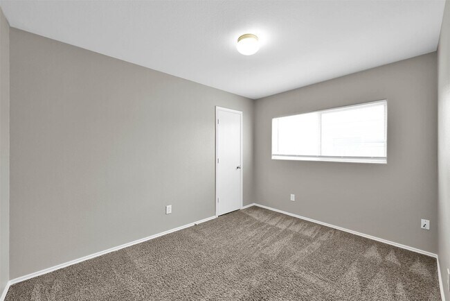 Building Photo - 2214 Shady Tree Ln