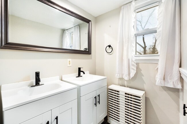 Building Photo - 26 Van Ness Terrace