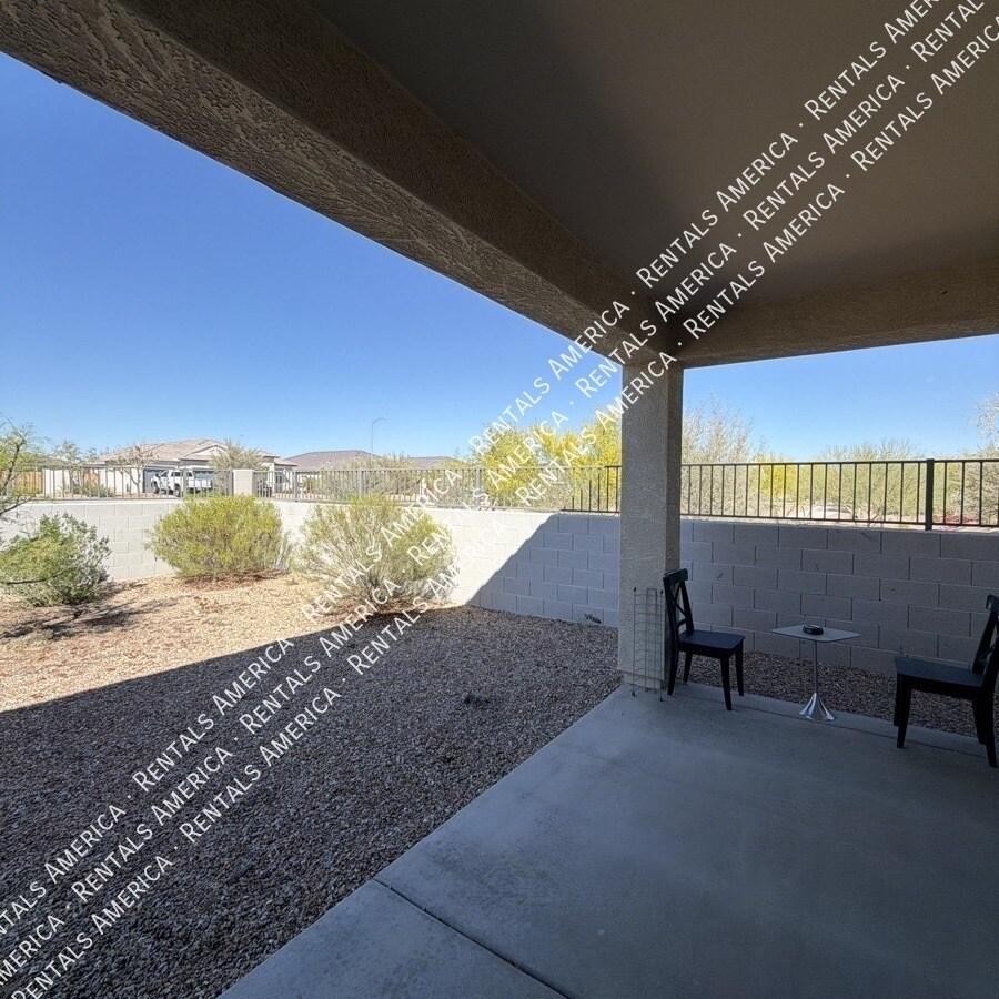 Building Photo - 1038 W Castle Ct