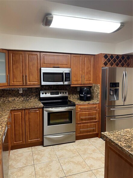 Building Photo - 8761 SW 137th Ave