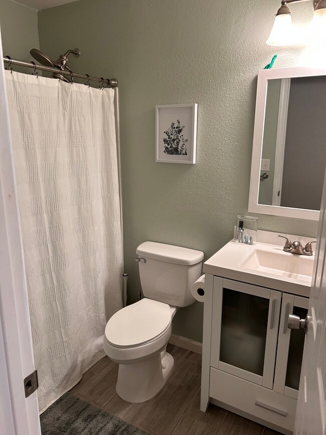 Building Photo - 654 W Gable Ave