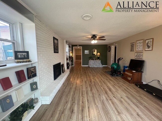 Building Photo - Beautiful Home with Easy Access to Ft. Riley!