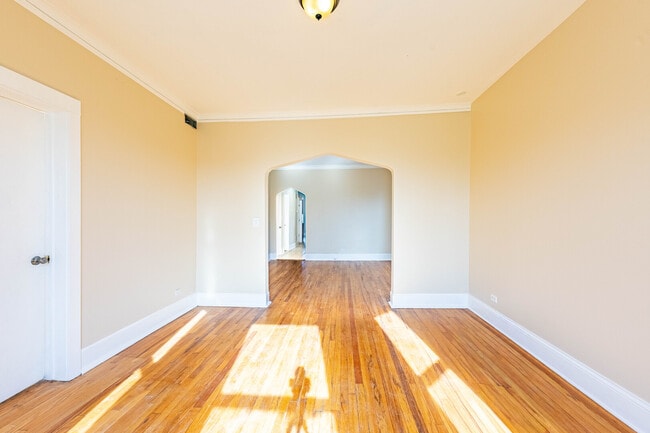 Building Photo - 1105 S Richmond St