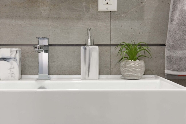 Building Photo - 315 E 78th St