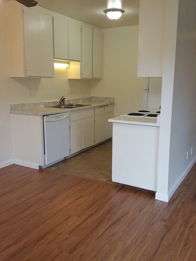 Building Photo - 4376 Rosebud Ln