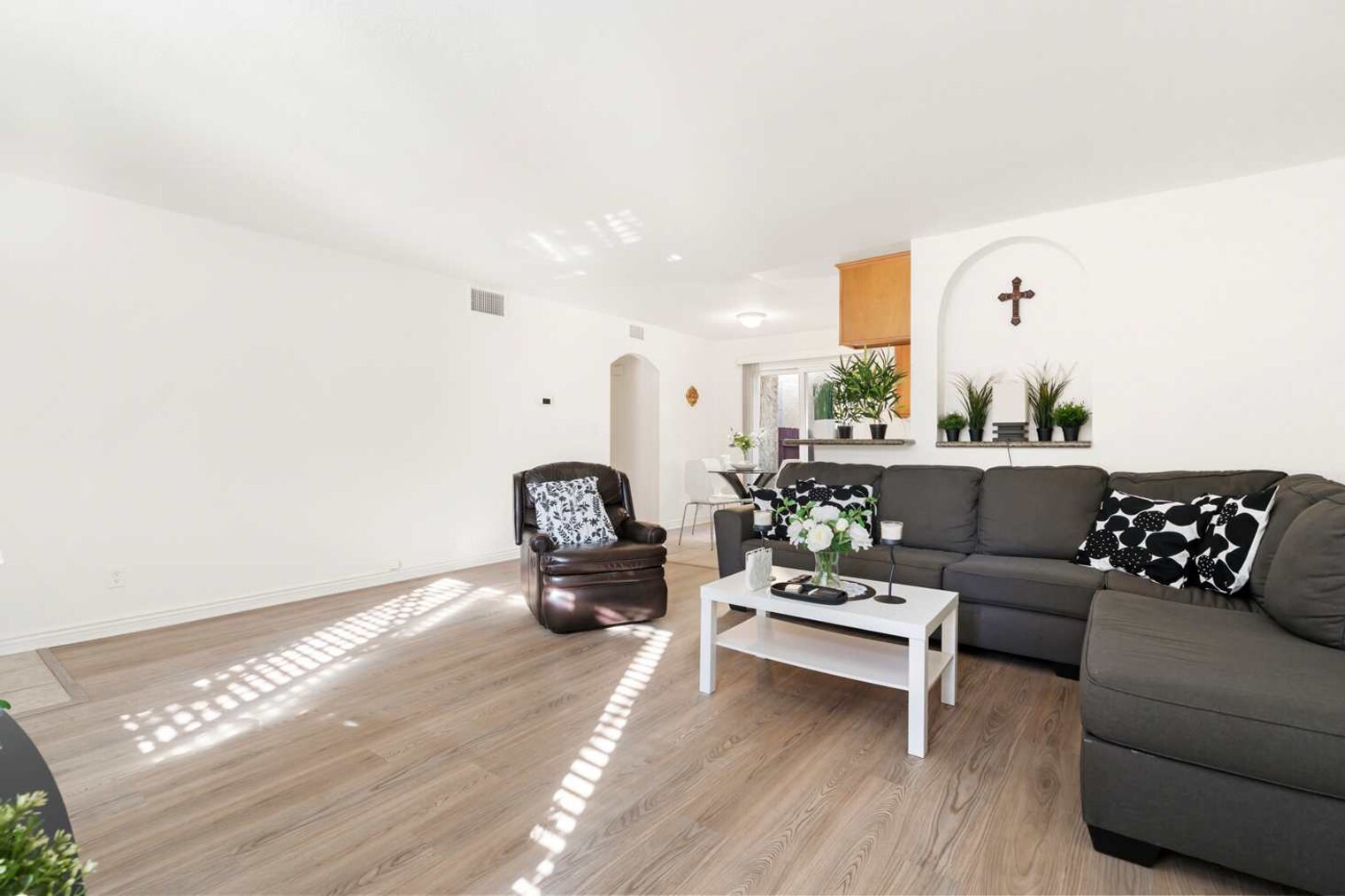 Building Photo - 1000 Estes St