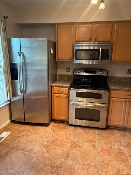 Building Photo - 3961 Conquest Ct