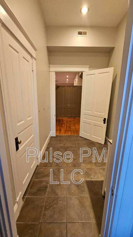 Building Photo - 1604 Greenup St