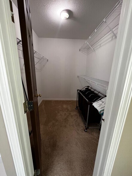 Building Photo - 1305 Easton Ct