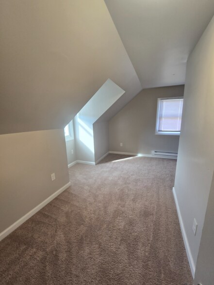 Building Photo - 1112 E 16th St