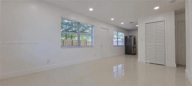 Building Photo - 831 NW 14th Way