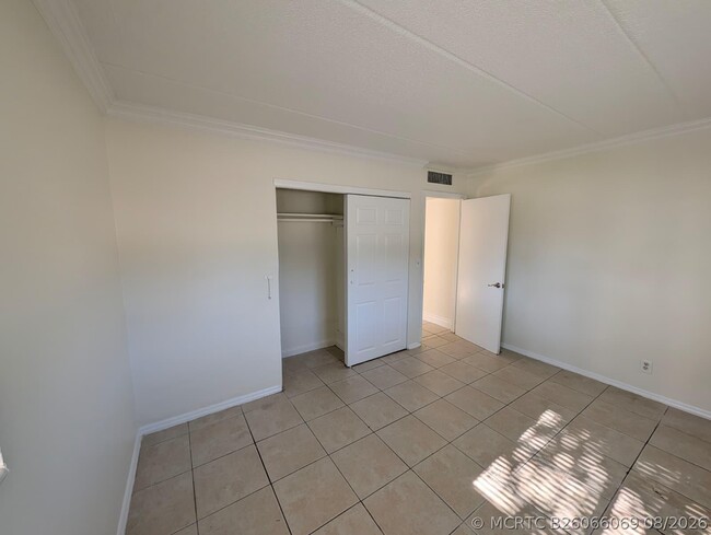 Building Photo - 817 Lighthouse Dr