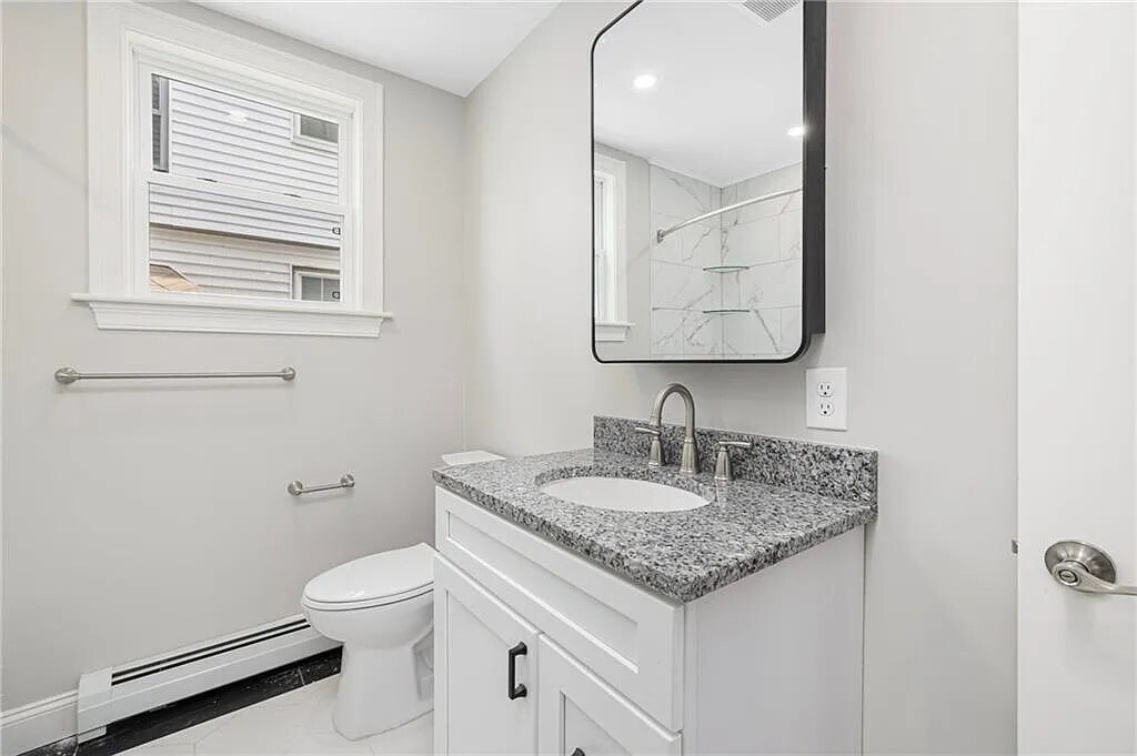 Building Photo - 146 Evergreen St