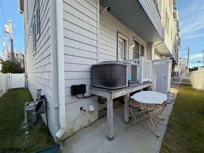 Building Photo - 26 S Coolidge Ave