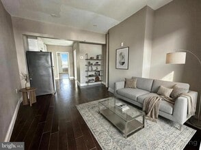 Building Photo - 6142 Larchwood Ave