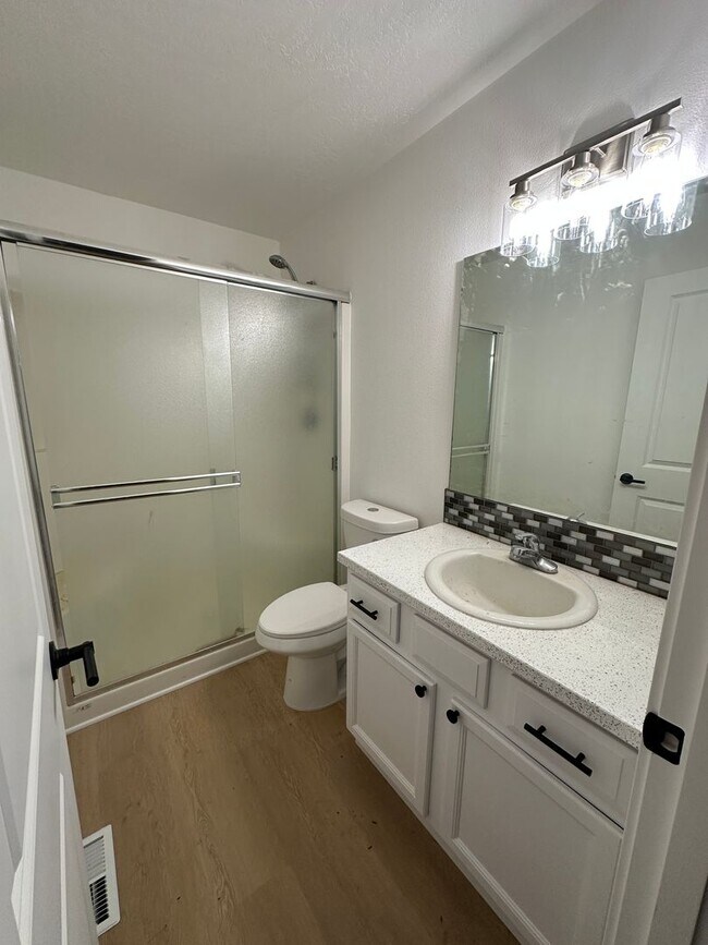 Building Photo - Available in MARCH.  Spacious Single Family - Remodeled- Home with big yard in great location