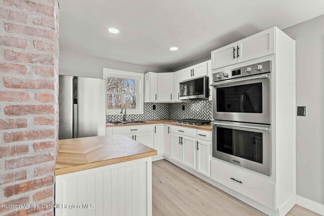 Building Photo - 2961 Cottage Pl