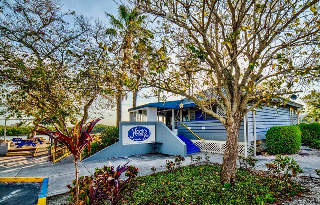 Building Photo - 2 bed 2 bath Turnkey Yearly Rental – Water...