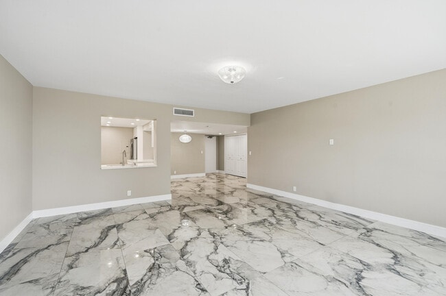 Building Photo - 3550 Galt Ocean Dr