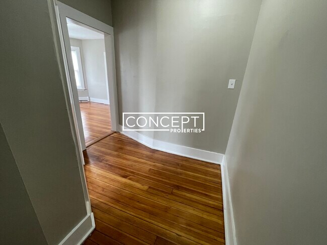 Building Photo - 6 Bowdoin Park