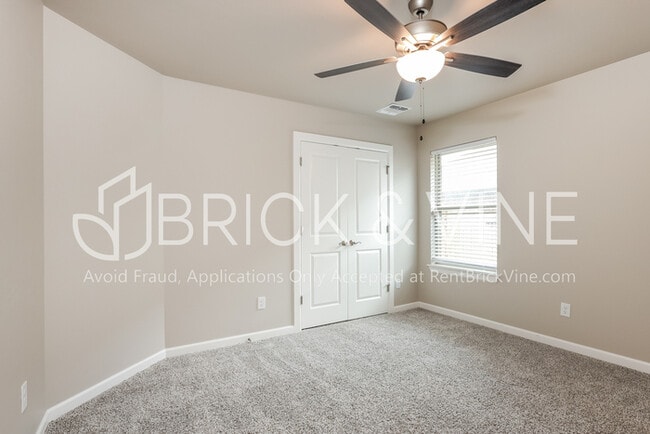 Building Photo - 5224 White Gold Ave