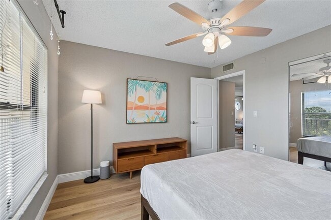 Building Photo - 900 Cove Cay Dr