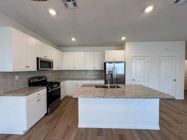 Building Photo - Welcome to Your Brand New 3 Bedroom Solar Home in the Gated Willow Springs Community of Murrieta!