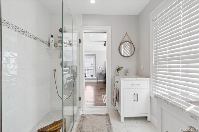 Building Photo - 39 Shinnecock Rd