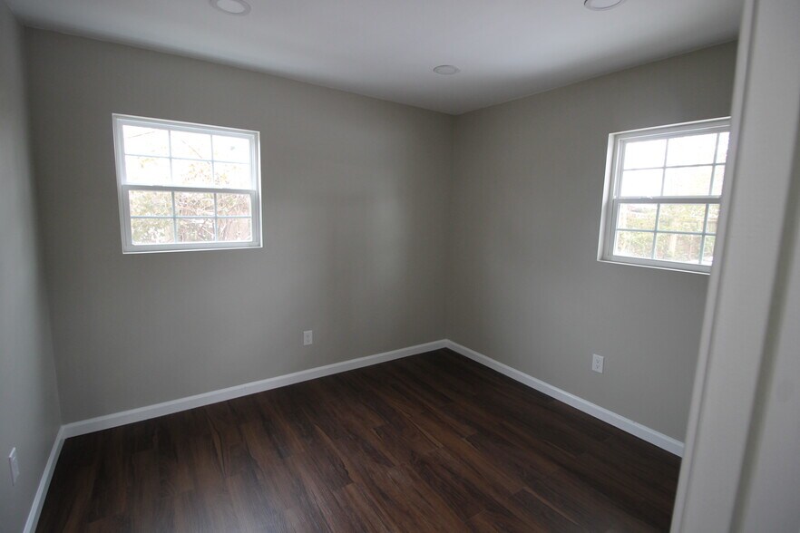 Building Photo - 4805 Toledo Ct