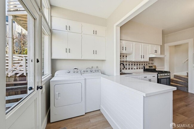 Building Photo - 1529 Hampshire St