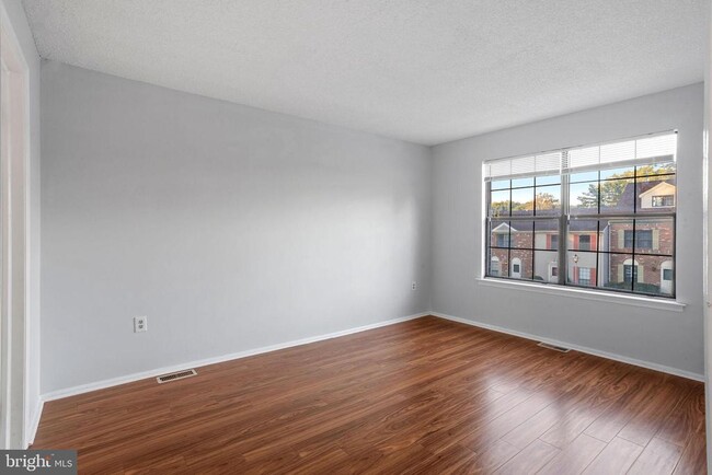 Building Photo - 6 Van Buren Pl