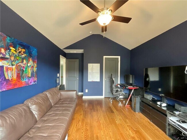 Building Photo - 5452 Oak Crest Ln
