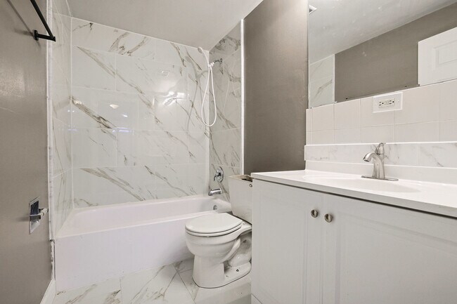 Building Photo - 1304 Yarmouth Ct