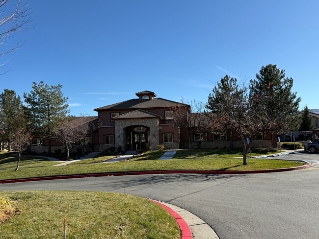 Building Photo - Cute 2 bedroom, 2 bath condo