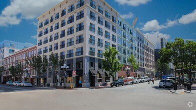 Building Photo - 445 Island Ave