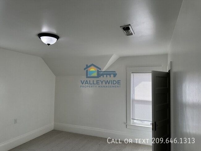 Building Photo - 1006 Moffett Rd