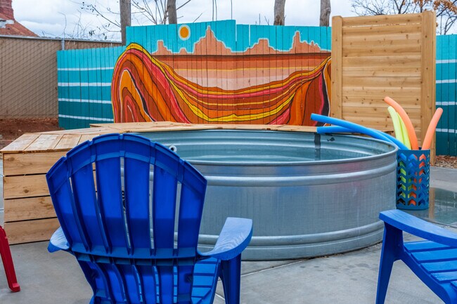 Building Photo - 170 E 100 N