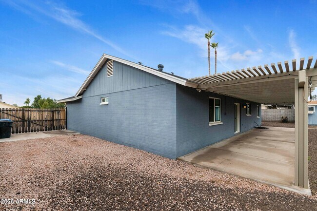 Building Photo - 1749 N Ricardo