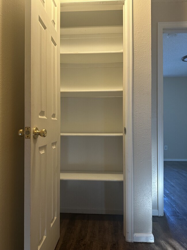Building Photo - 4885 Basswood Dr