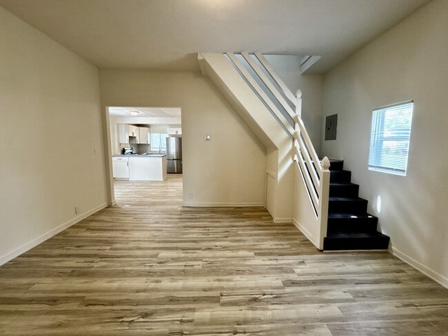 Building Photo - 907 E Taylor St