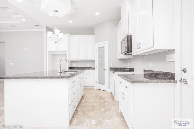 Building Photo - 1434 White Oak Dr