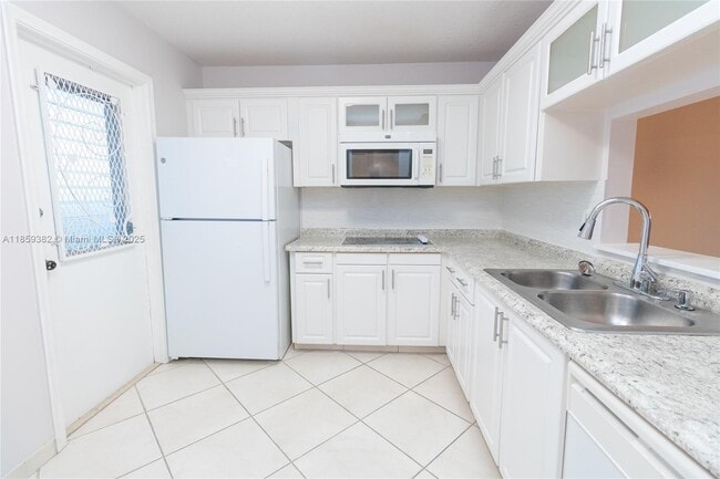 Primary Photo - 218 NE 12th Ave