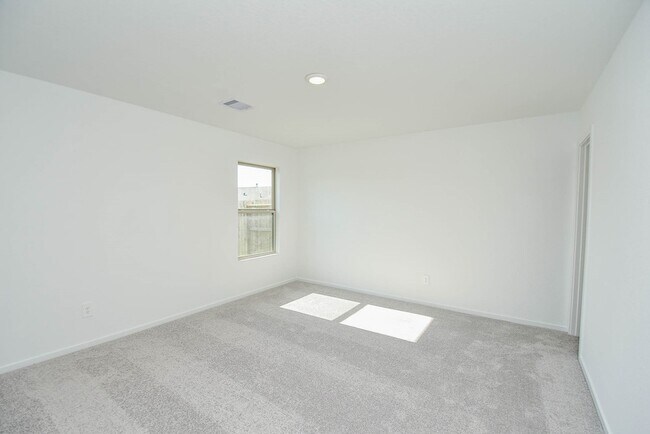 Building Photo - 1542 San Sebastien Dr