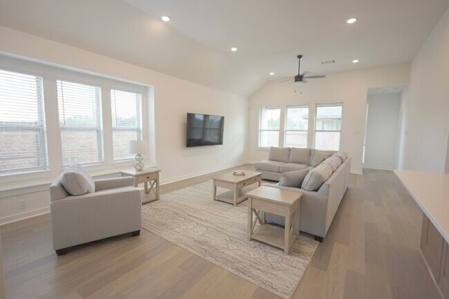 Building Photo - 27003 Golden Isle Ln