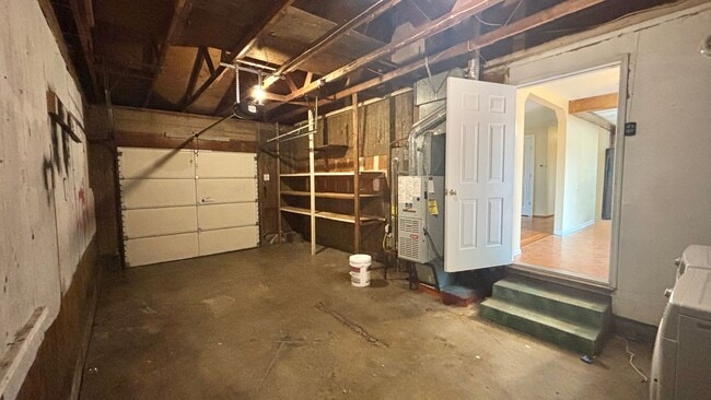 Building Photo - 1/2 Month Free - Charming Single-Level Home with Spacious Yard & Easy Portland Access