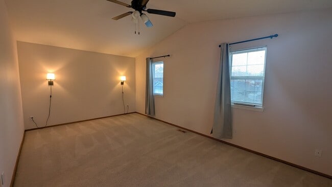 Building Photo - 17180 Sawyer St SE